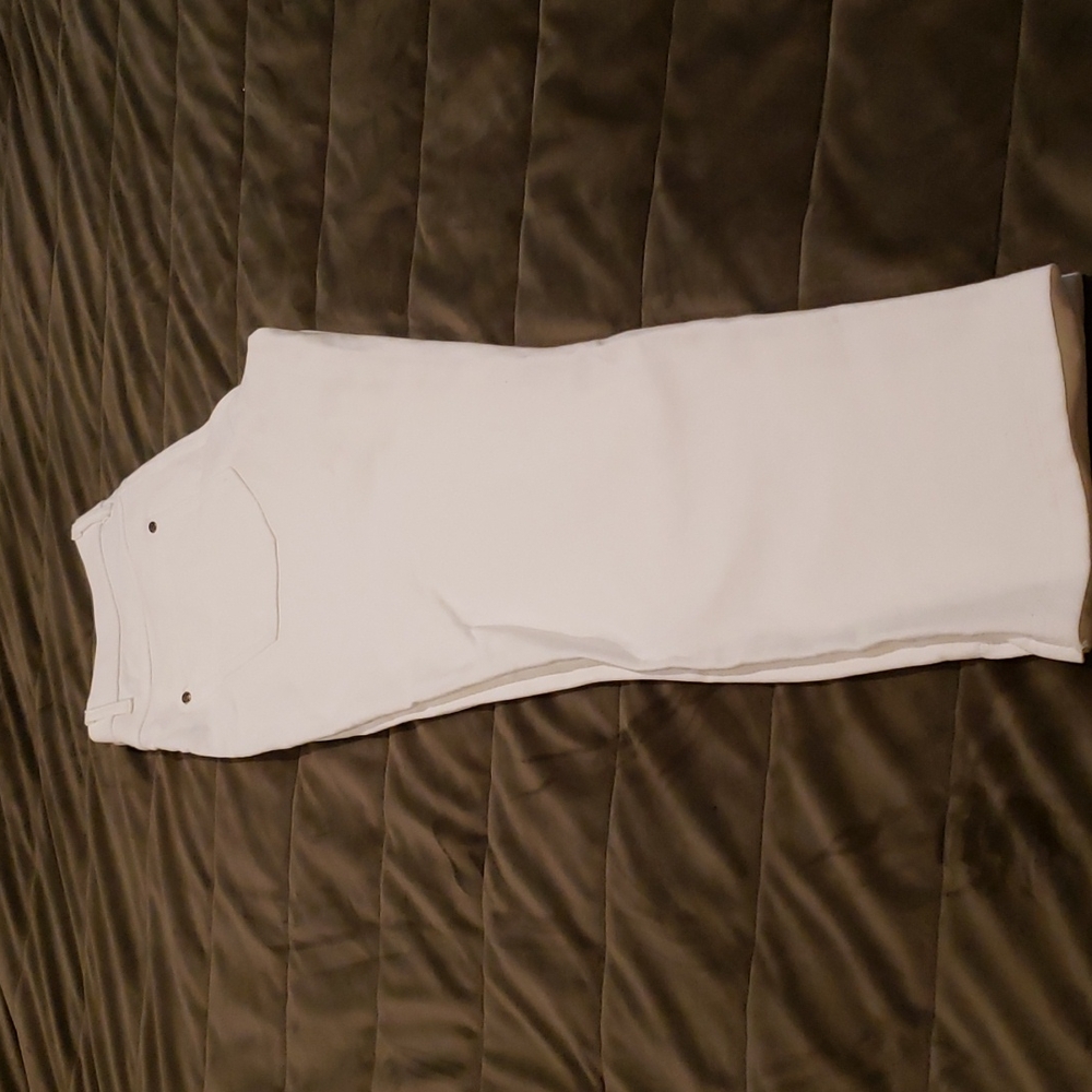 NWT White Medium Hue capri legging